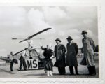 Flipje Dick Maijer na de helikopterlanding in 1955        foto: collectie Maijer