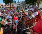 Tiel, 30 Augustus. Dinsdagmiddag is de 1ste etappe van de Boels Ladies Tour van start gegaan, voor de derde maal uit Tiel vanaf de Groenmarkt.